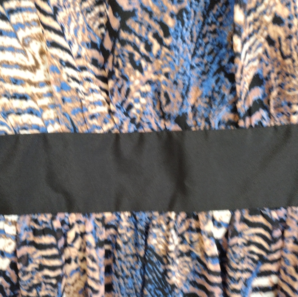 Bongo Elegant Blue and Brown Patterned Back Cutou… - image 9